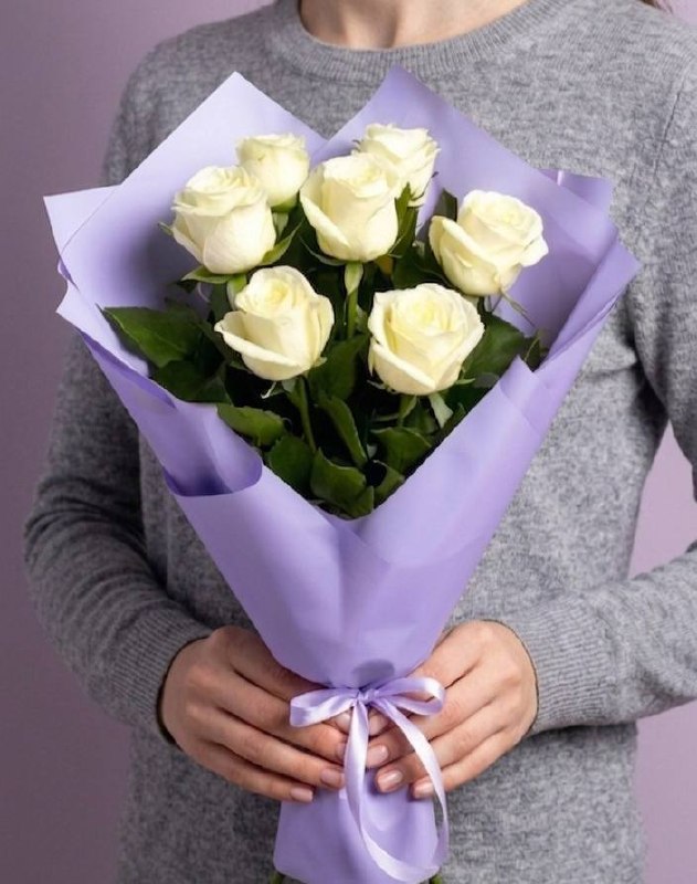 Моно-букет из белых роз